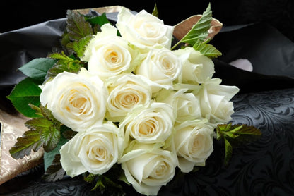 12 White Roses Bouquet