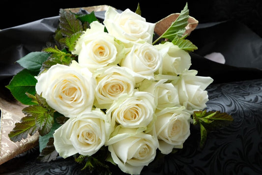 12 White Roses Bouquet