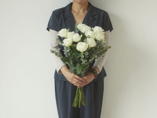11 White Roses Bouquet