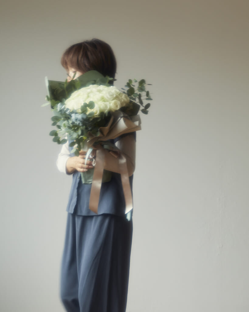 33 White Roses Bouquet