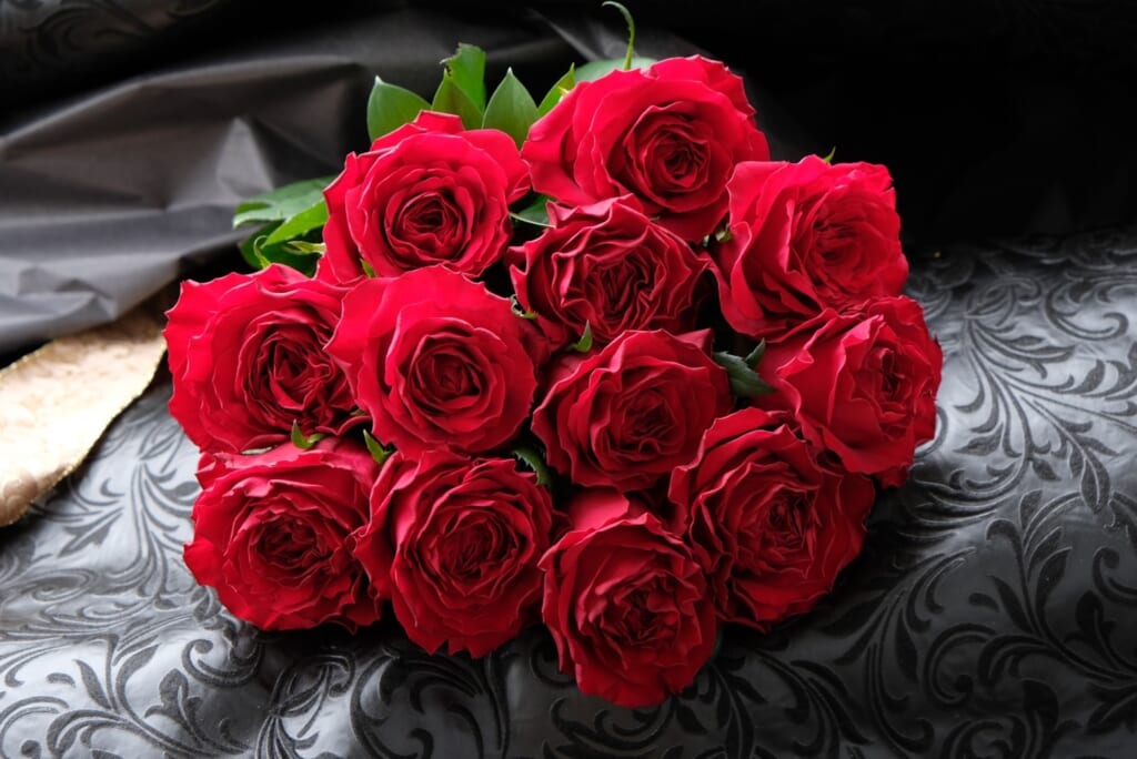 12 Red Roses Bouquet